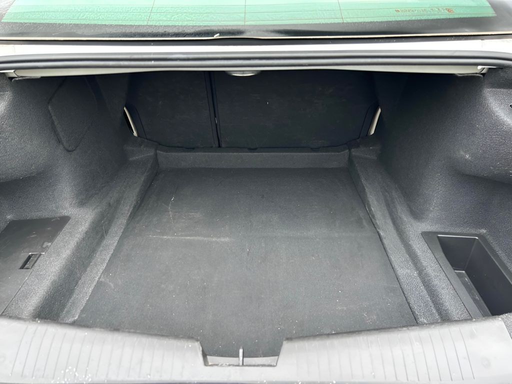 Cadillac CT4 Vehicle Full-screen Gallery Image 32