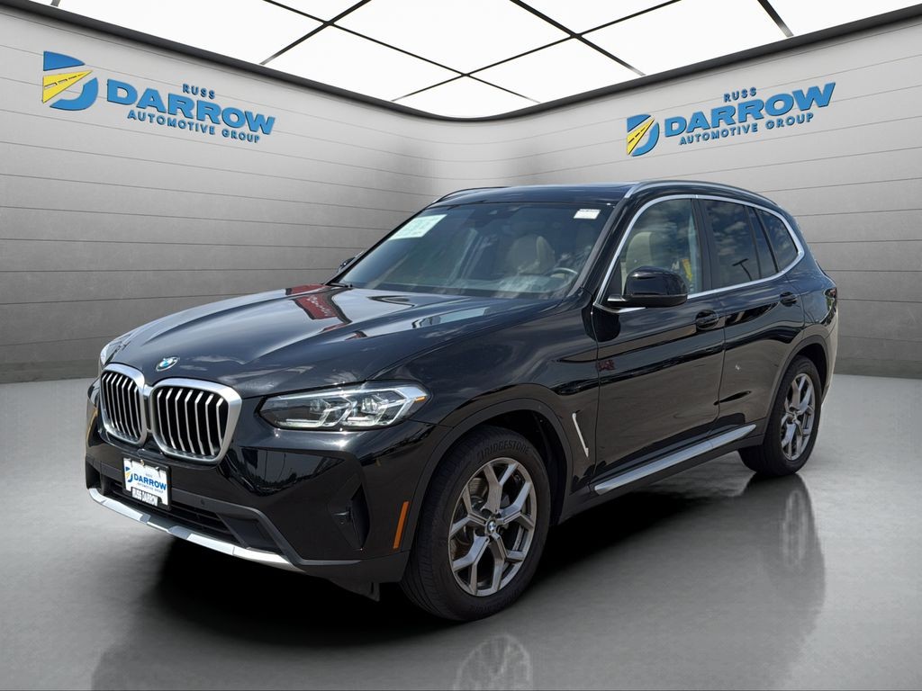 BMW X3 Vehicle Full-screen Gallery Image 01