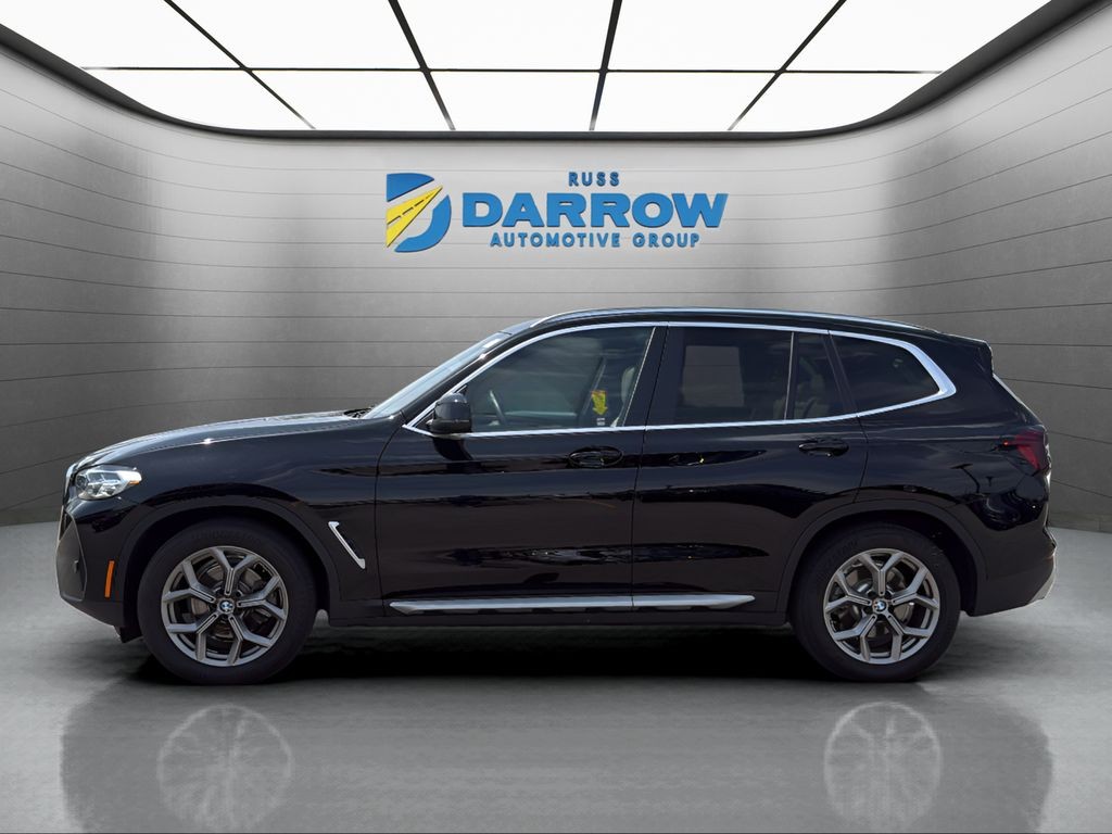 BMW X3 Vehicle Full-screen Gallery Image 02