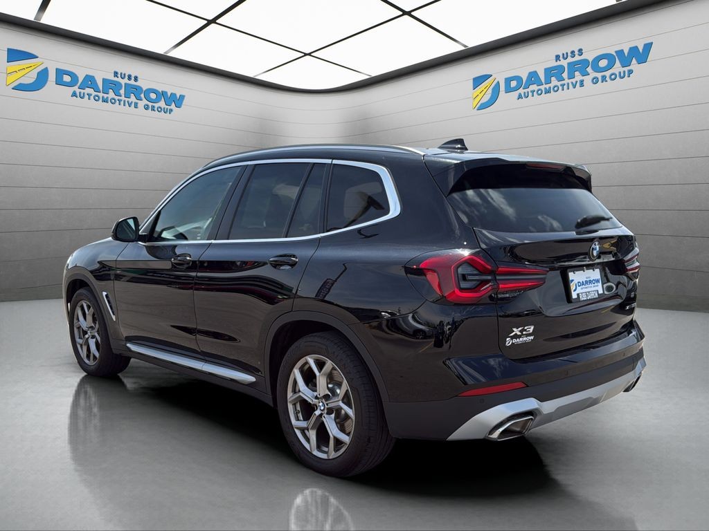 BMW X3 Vehicle Full-screen Gallery Image 03