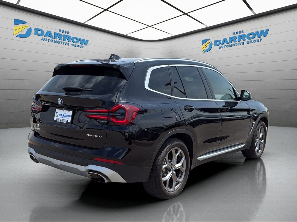 BMW X3 Vehicle Full-screen Gallery Image 05