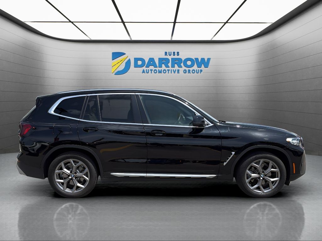 BMW X3 Vehicle Full-screen Gallery Image 06
