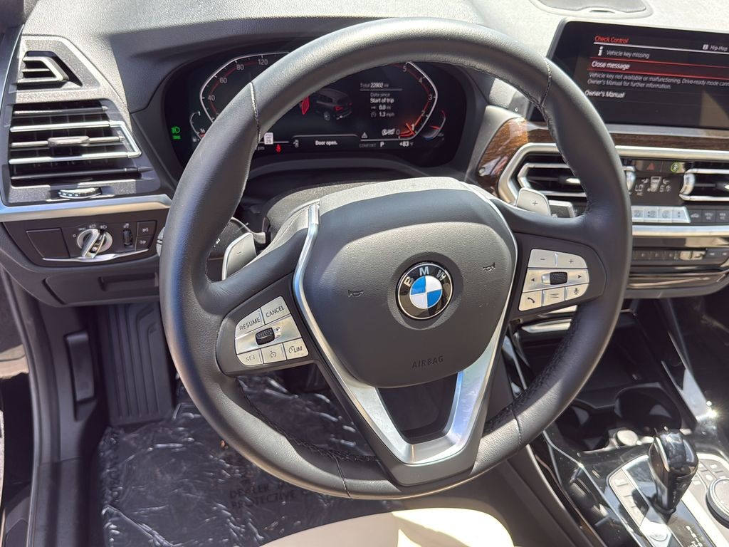 BMW X3 Vehicle Full-screen Gallery Image 13