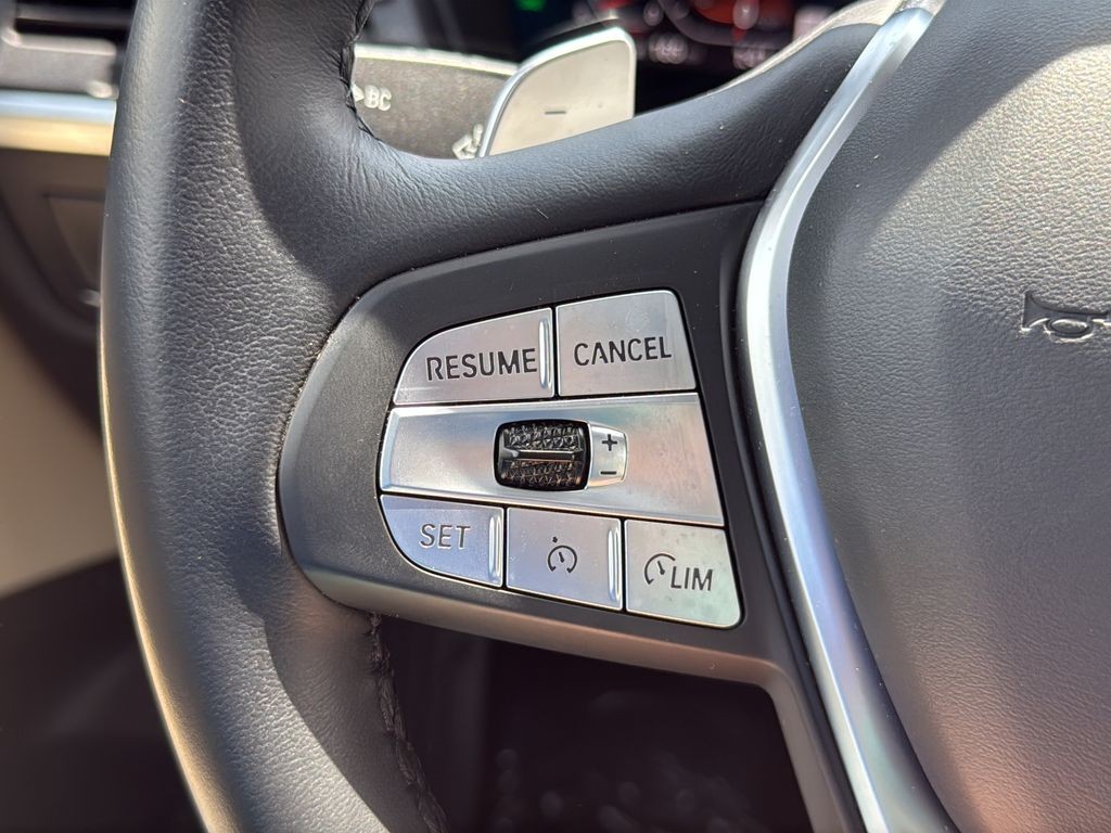 BMW X3 Vehicle Full-screen Gallery Image 16