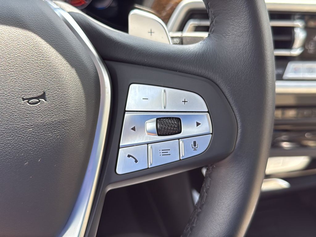 BMW X3 Vehicle Full-screen Gallery Image 17