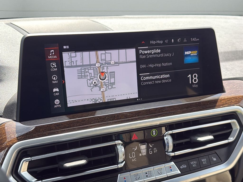 BMW X3 Vehicle Full-screen Gallery Image 19