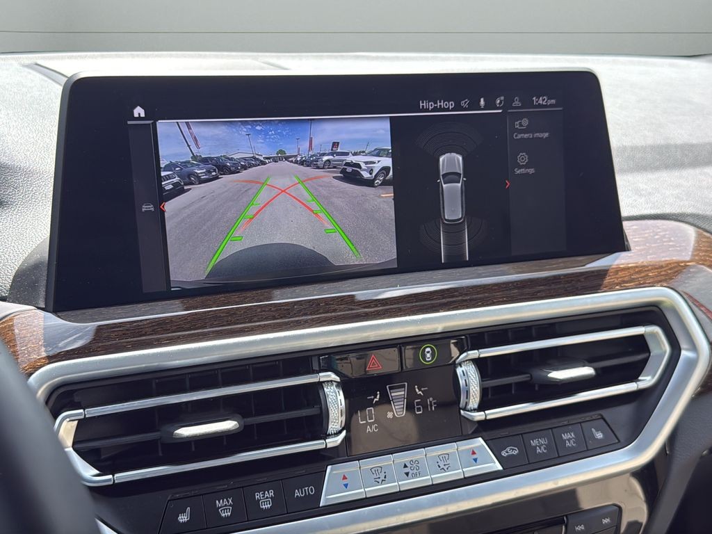 BMW X3 Vehicle Full-screen Gallery Image 20