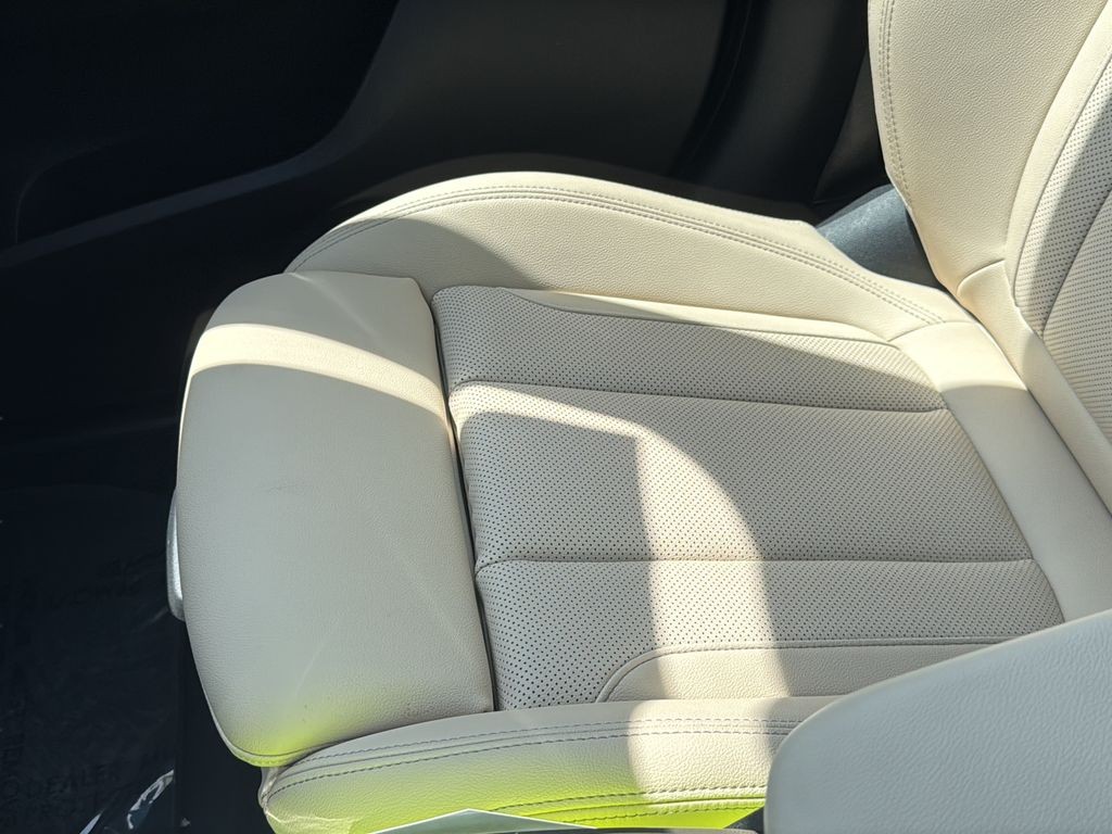 BMW X3 Vehicle Full-screen Gallery Image 23