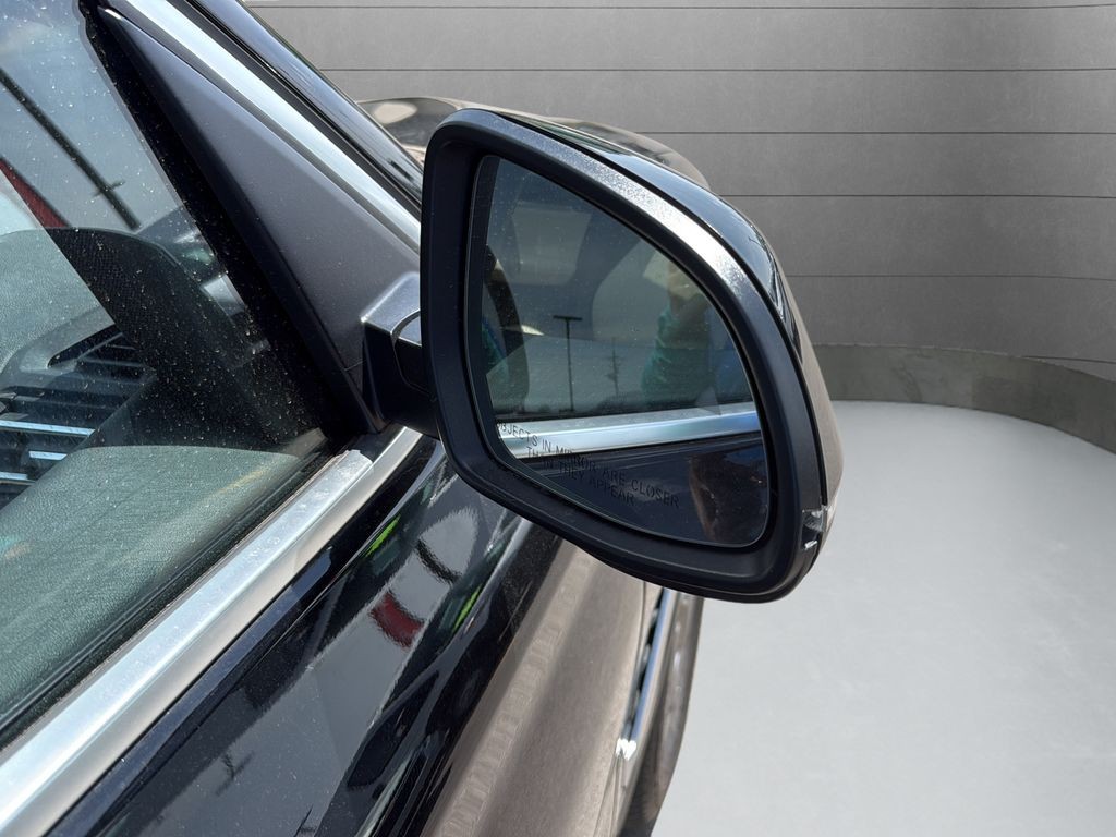 BMW X3 Vehicle Full-screen Gallery Image 25