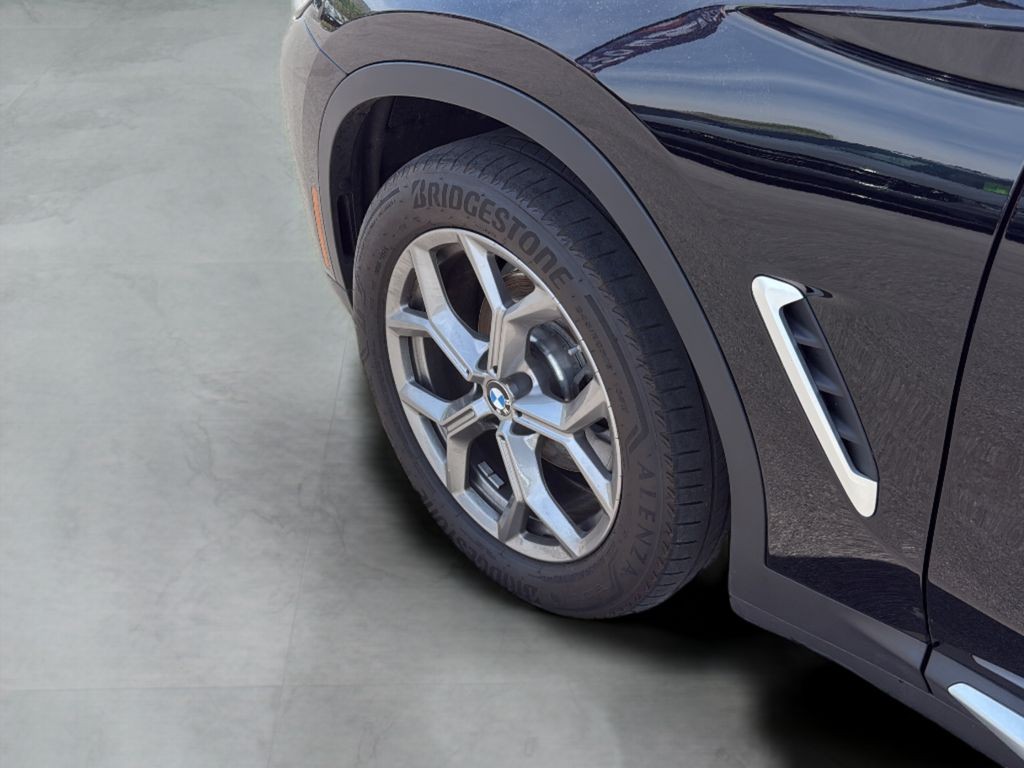 BMW X3 Vehicle Full-screen Gallery Image 26
