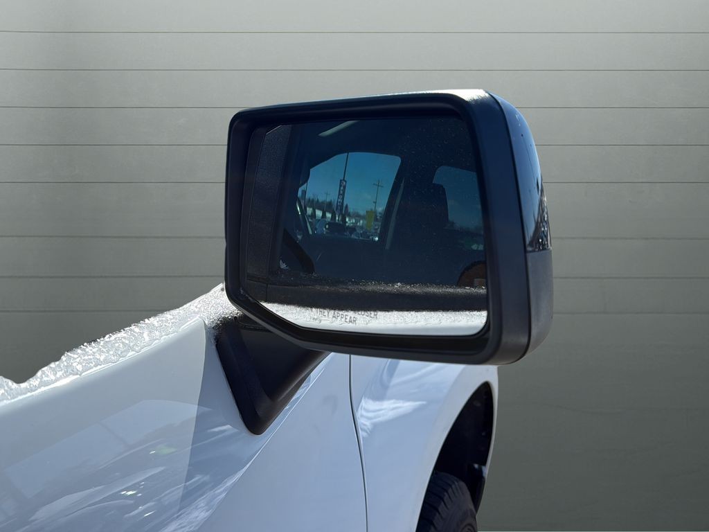Chevrolet Silverado 1500 Vehicle Full-screen Gallery Image 09