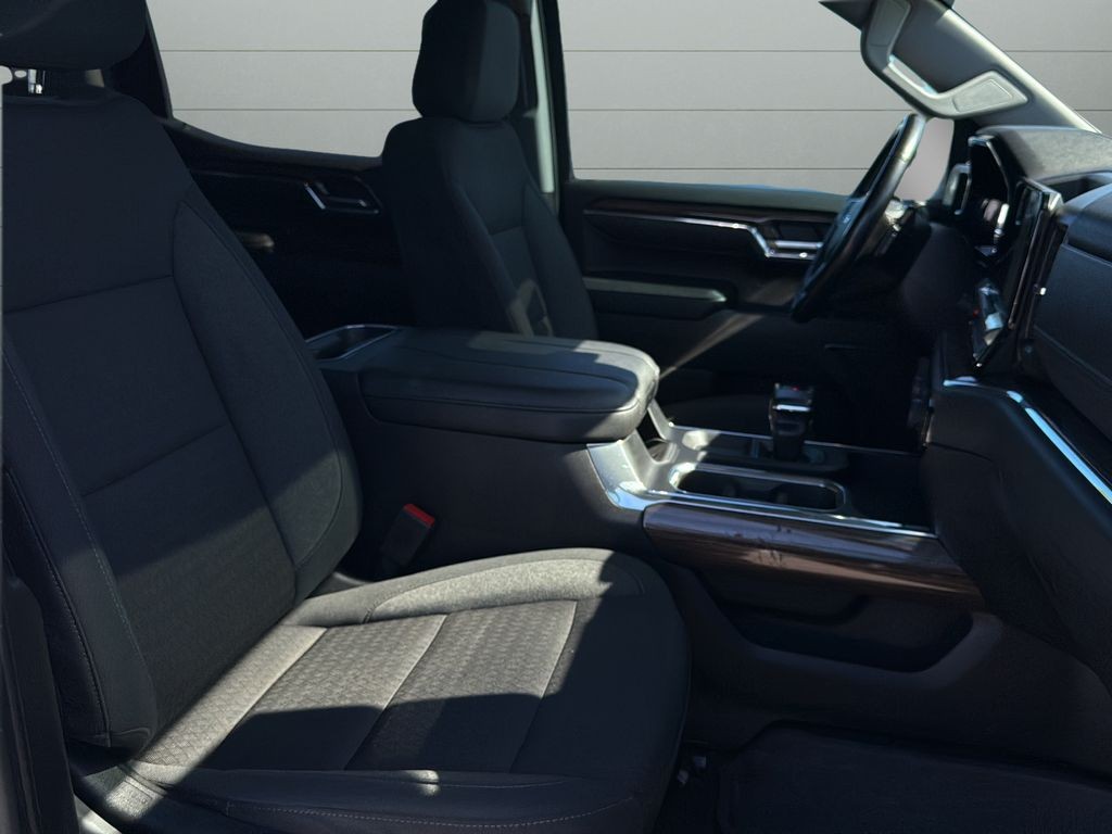 Chevrolet Silverado 1500 Vehicle Full-screen Gallery Image 10
