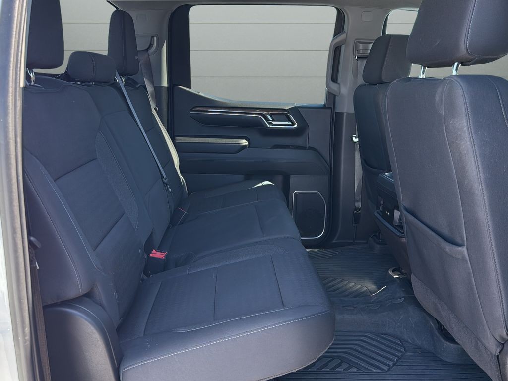 Chevrolet Silverado 1500 Vehicle Full-screen Gallery Image 11
