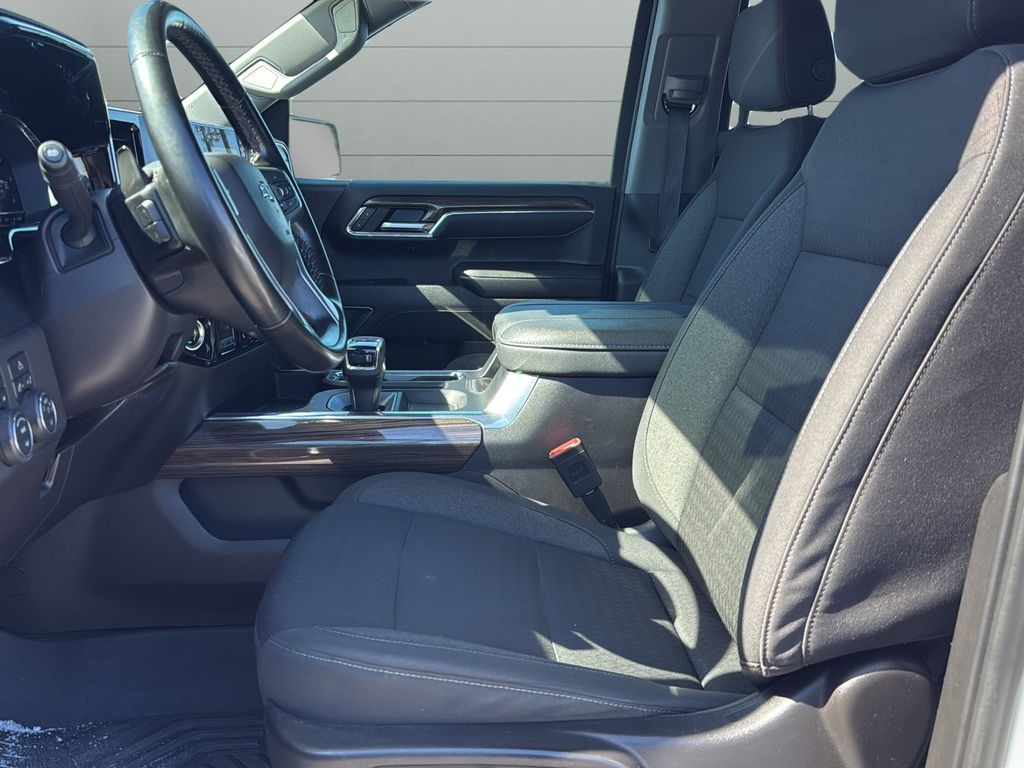 Chevrolet Silverado 1500 Vehicle Full-screen Gallery Image 13
