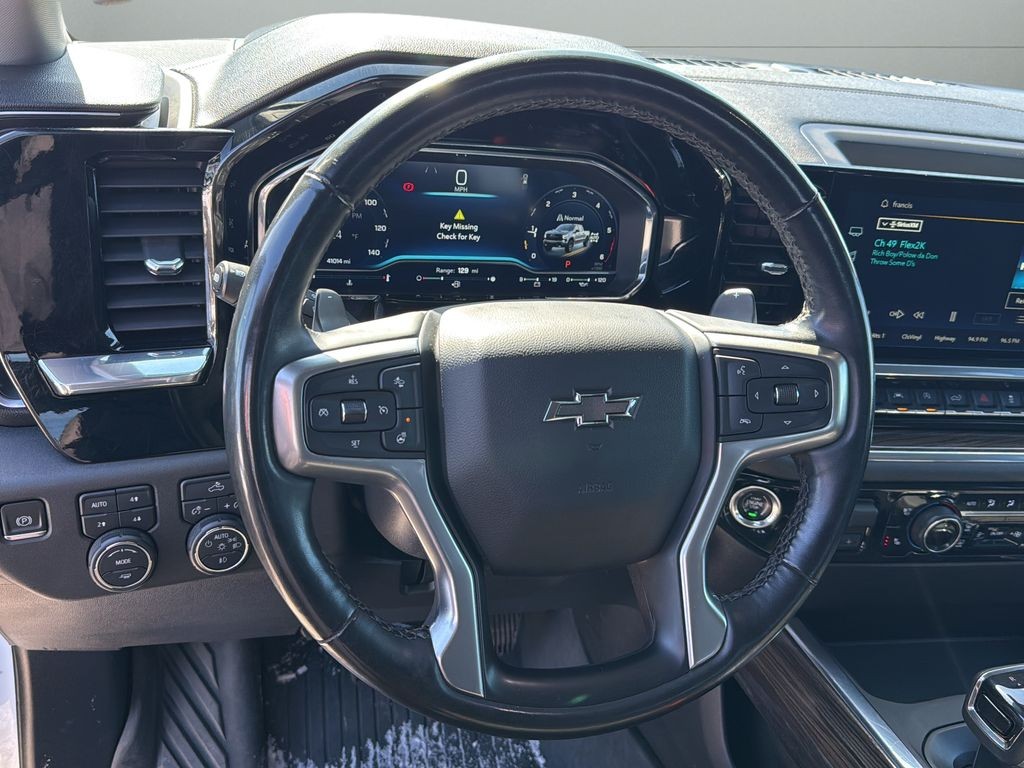 Chevrolet Silverado 1500 Vehicle Full-screen Gallery Image 14