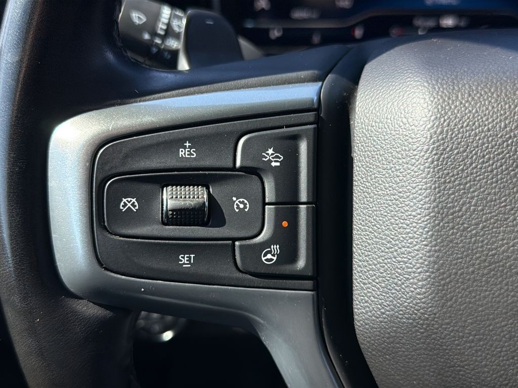 Chevrolet Silverado 1500 Vehicle Full-screen Gallery Image 18