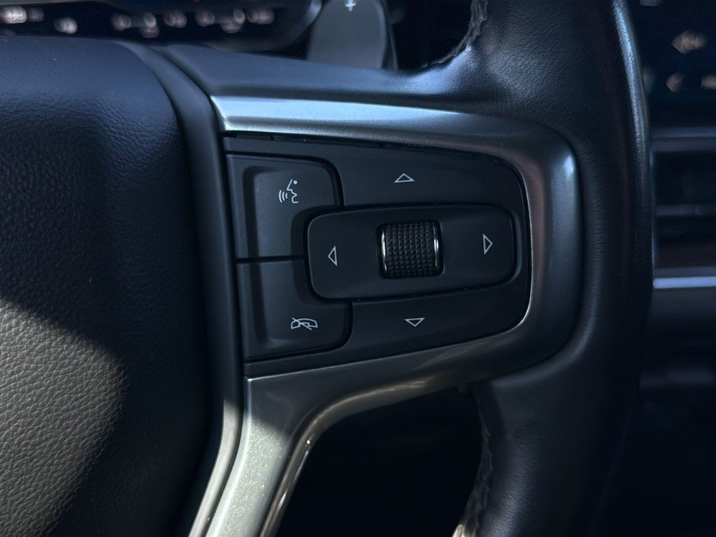 Chevrolet Silverado 1500 Vehicle Full-screen Gallery Image 19