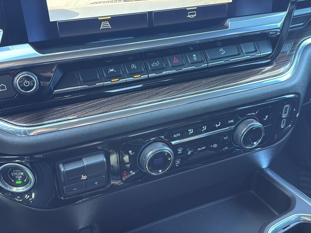 Chevrolet Silverado 1500 Vehicle Full-screen Gallery Image 23