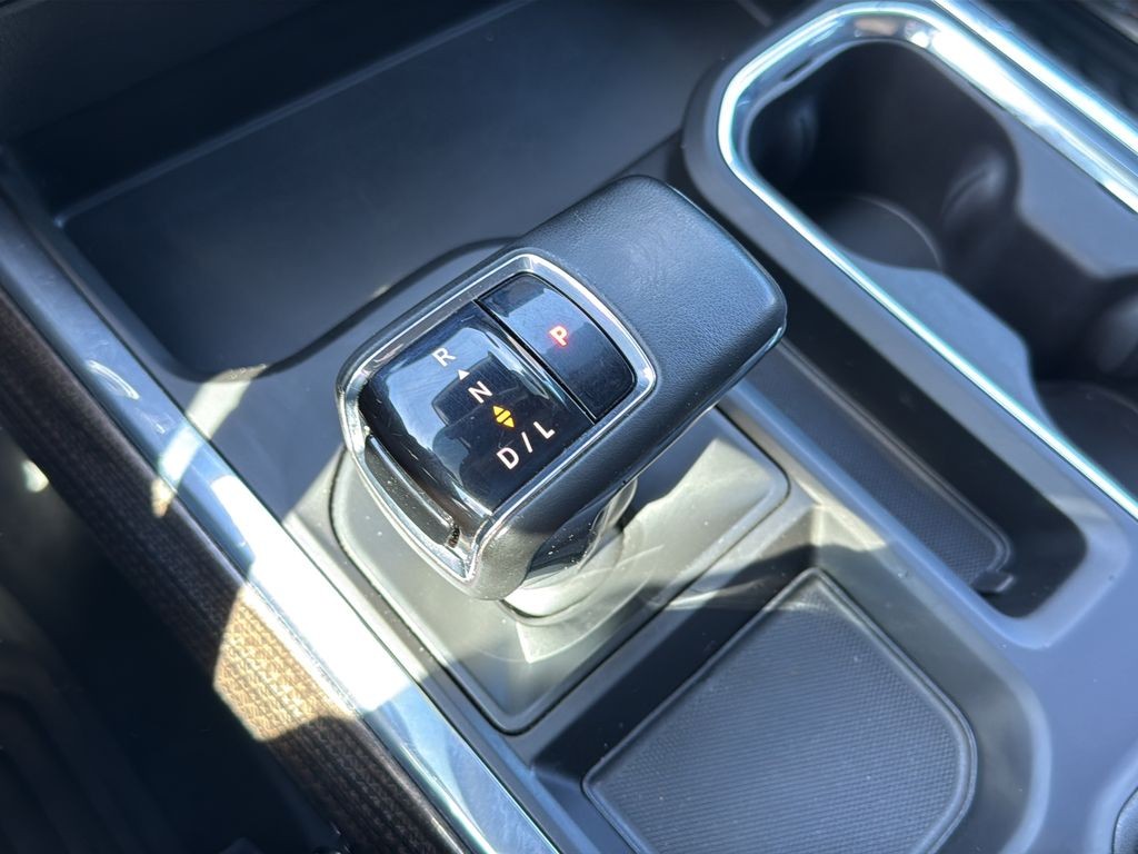 Chevrolet Silverado 1500 Vehicle Full-screen Gallery Image 25