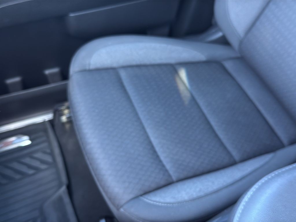 Chevrolet Silverado 1500 Vehicle Full-screen Gallery Image 26