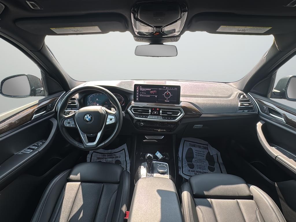 BMW X3 Vehicle Full-screen Gallery Image 09