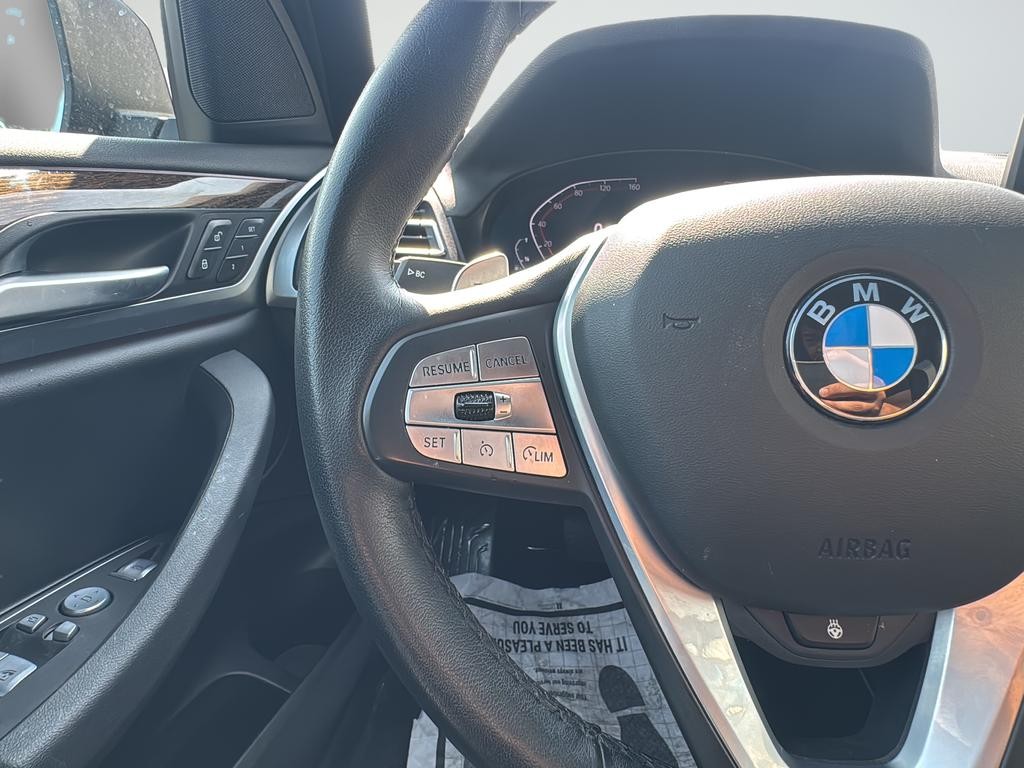 BMW X3 Vehicle Full-screen Gallery Image 16