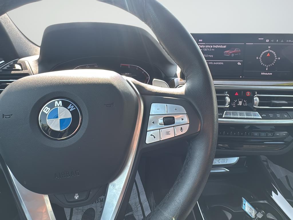 BMW X3 Vehicle Full-screen Gallery Image 17