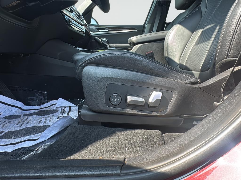 BMW X3 Vehicle Full-screen Gallery Image 18