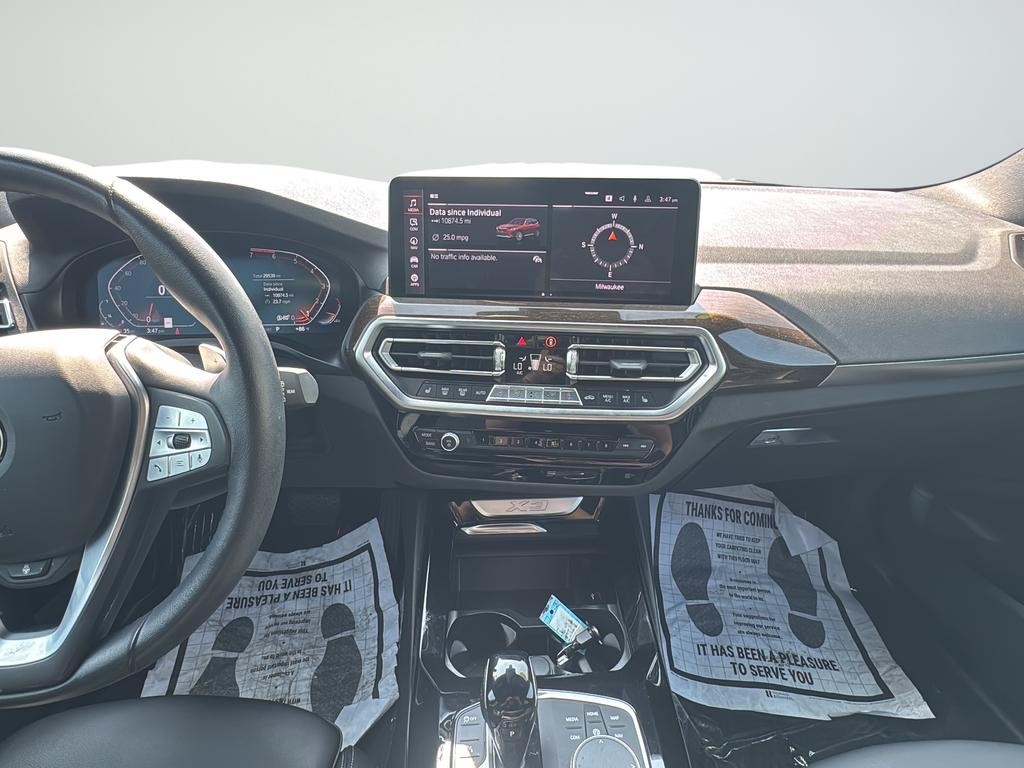 BMW X3 Vehicle Full-screen Gallery Image 20