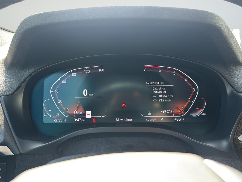 BMW X3 Vehicle Full-screen Gallery Image 23