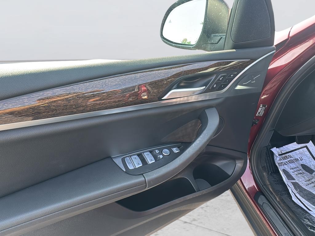 BMW X3 Vehicle Full-screen Gallery Image 24