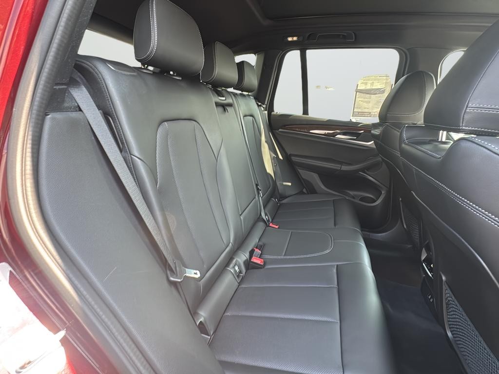 BMW X3 Vehicle Full-screen Gallery Image 25