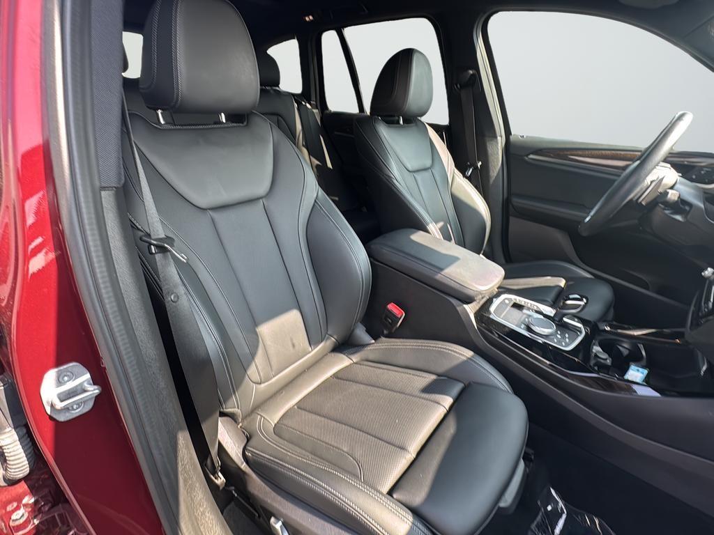 BMW X3 Vehicle Full-screen Gallery Image 26