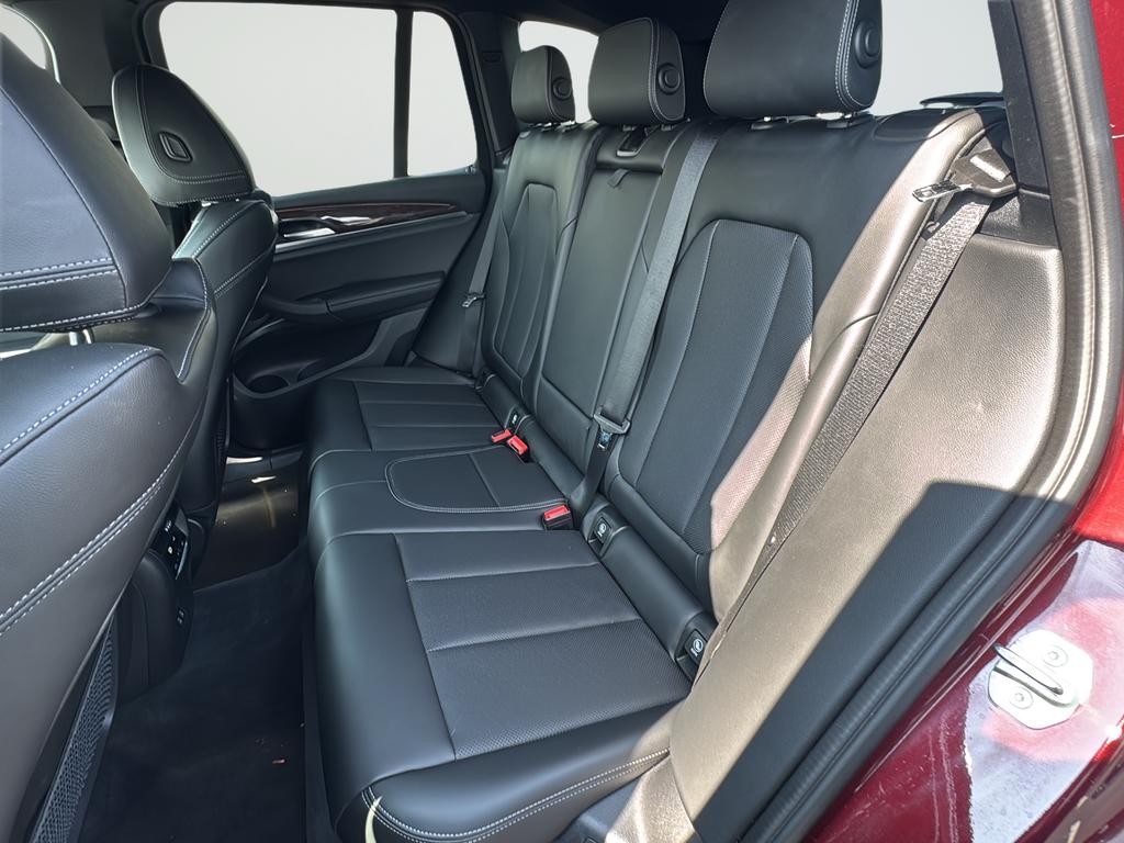 BMW X3 Vehicle Full-screen Gallery Image 27