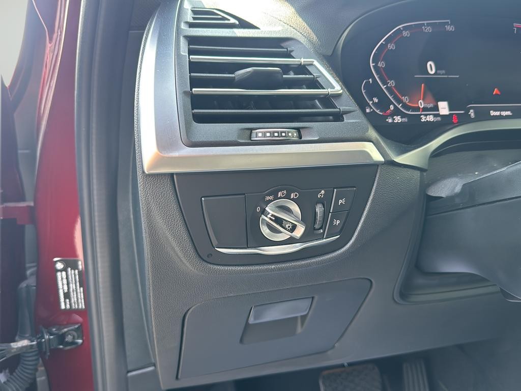 BMW X3 Vehicle Full-screen Gallery Image 28