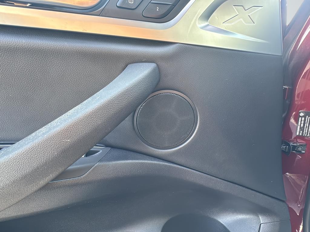 BMW X3 Vehicle Full-screen Gallery Image 31