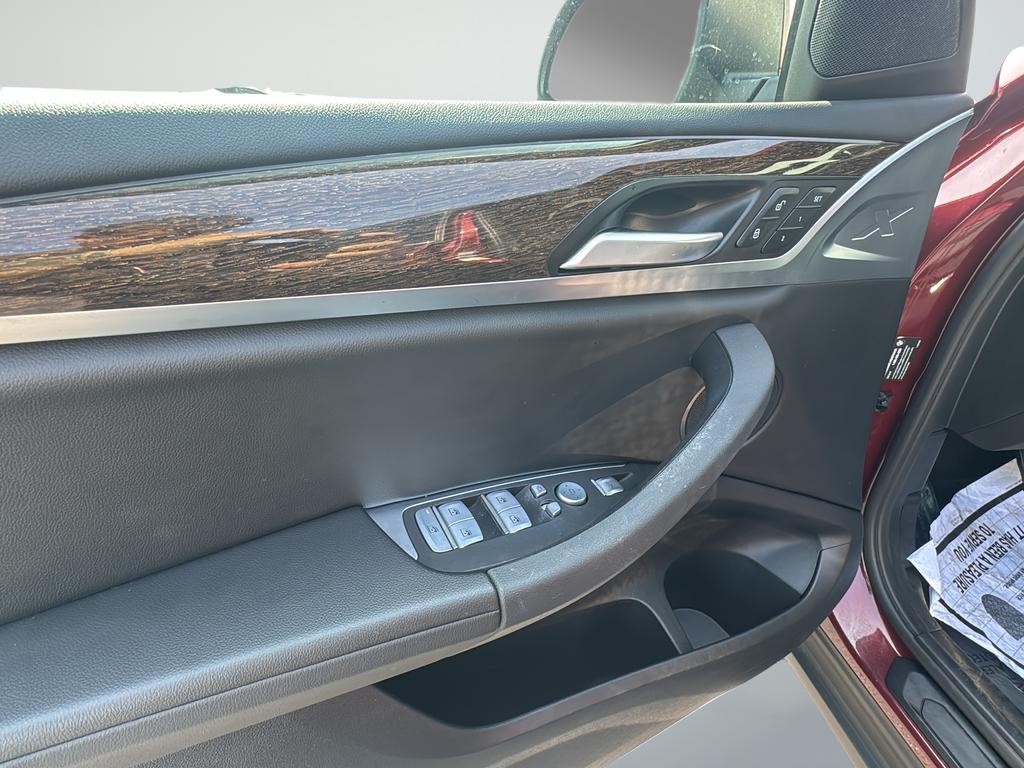 BMW X3 Vehicle Full-screen Gallery Image 33