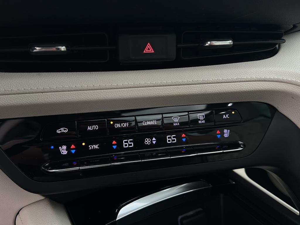 Buick Envision Vehicle Full-screen Gallery Image 21