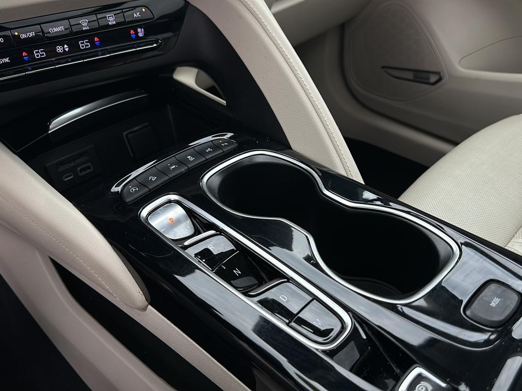 Buick Envision Vehicle Full-screen Gallery Image 22