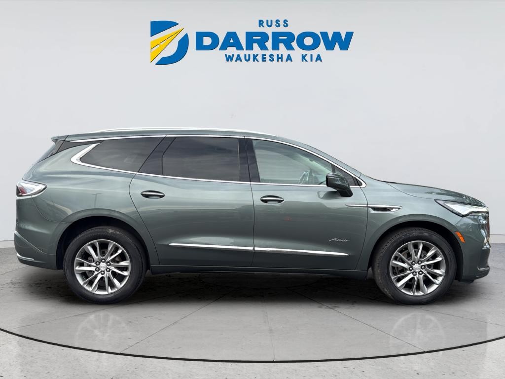 Buick Enclave Vehicle Full-screen Gallery Image 06