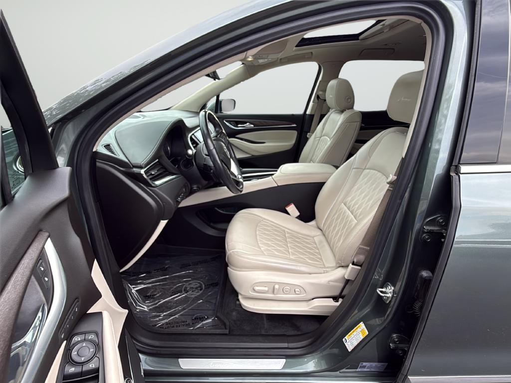 Buick Enclave Vehicle Full-screen Gallery Image 10