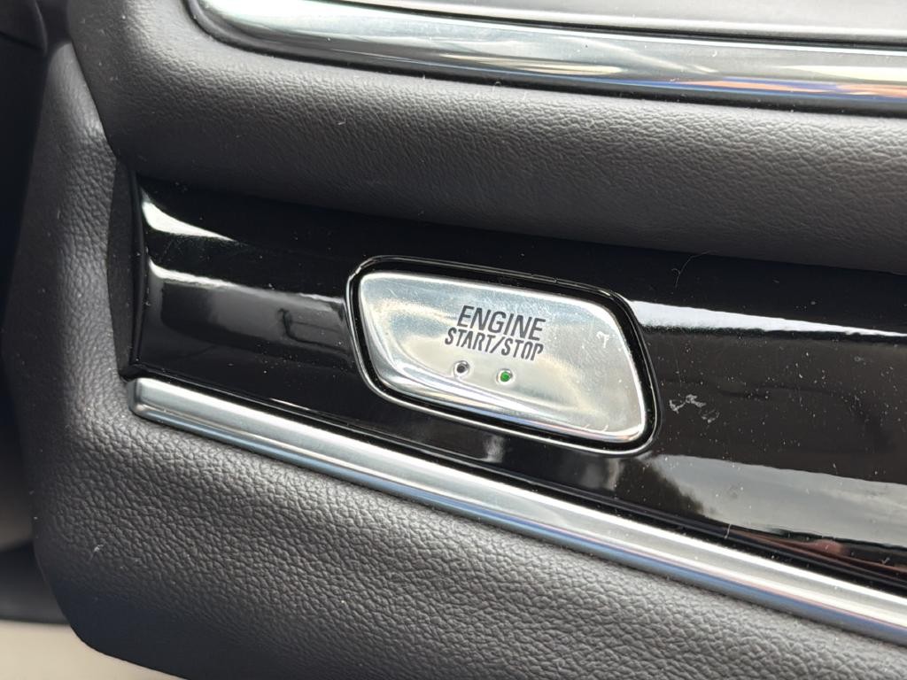 Buick Enclave Vehicle Full-screen Gallery Image 13