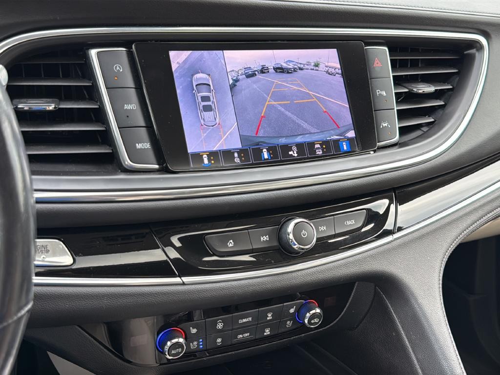 Buick Enclave Vehicle Full-screen Gallery Image 15