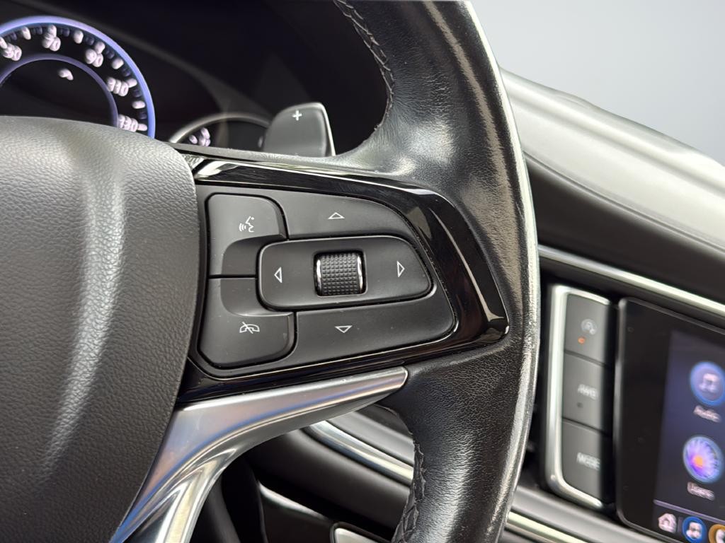 Buick Enclave Vehicle Full-screen Gallery Image 17