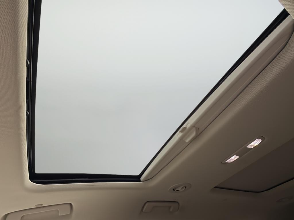 Buick Enclave Vehicle Full-screen Gallery Image 19