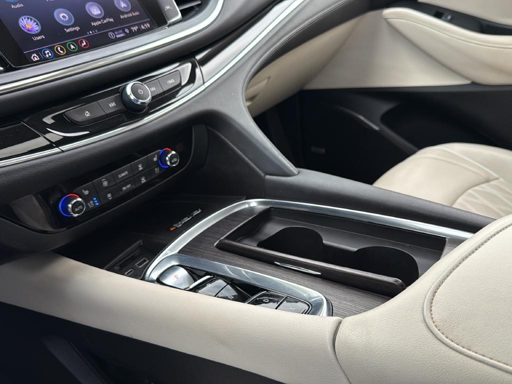 Buick Enclave Vehicle Full-screen Gallery Image 22