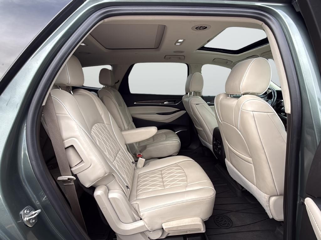 Buick Enclave Vehicle Full-screen Gallery Image 25