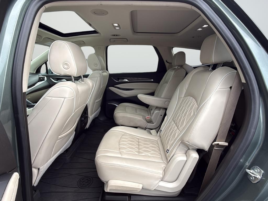 Buick Enclave Vehicle Full-screen Gallery Image 27