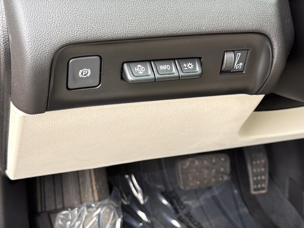 Buick Enclave Vehicle Full-screen Gallery Image 28