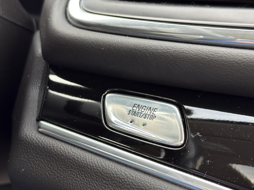 Buick Enclave Vehicle Full-screen Gallery Image 30